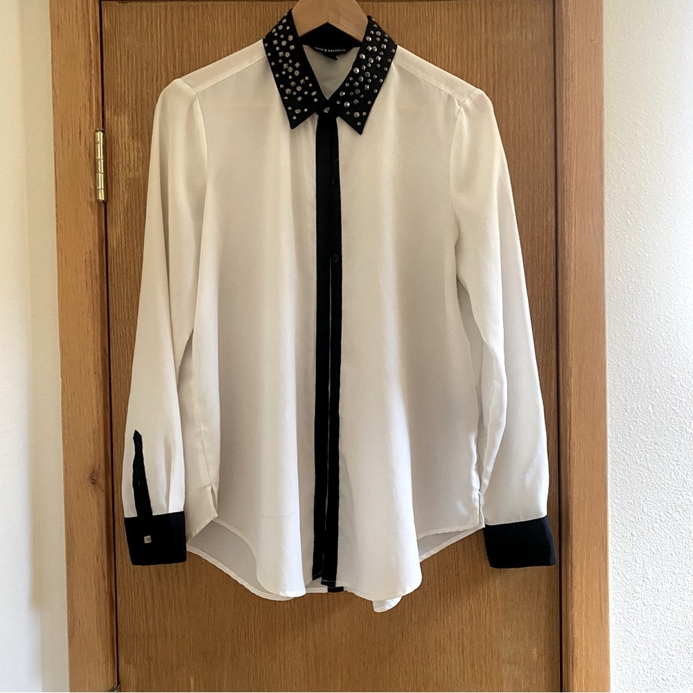 ROCK & REPUBLIC • Studded Collar Button Down Shirt - Size L